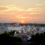 Hotelier Hosts - A Home Stay