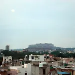 Hotelier Hosts - A Home Stay