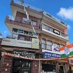 The Club Hichki