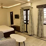 Holiday Out Hotel
