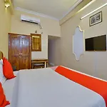 Oyo 9900 Hotel Pioneer Plaza