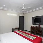Oyo 11602 Ville Parle