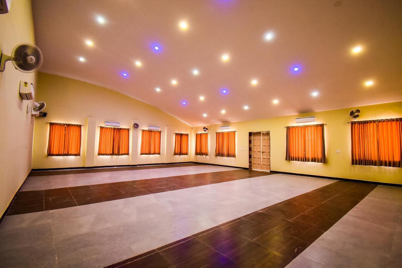 Collection O 38804 Eight Steps Hotel 3*