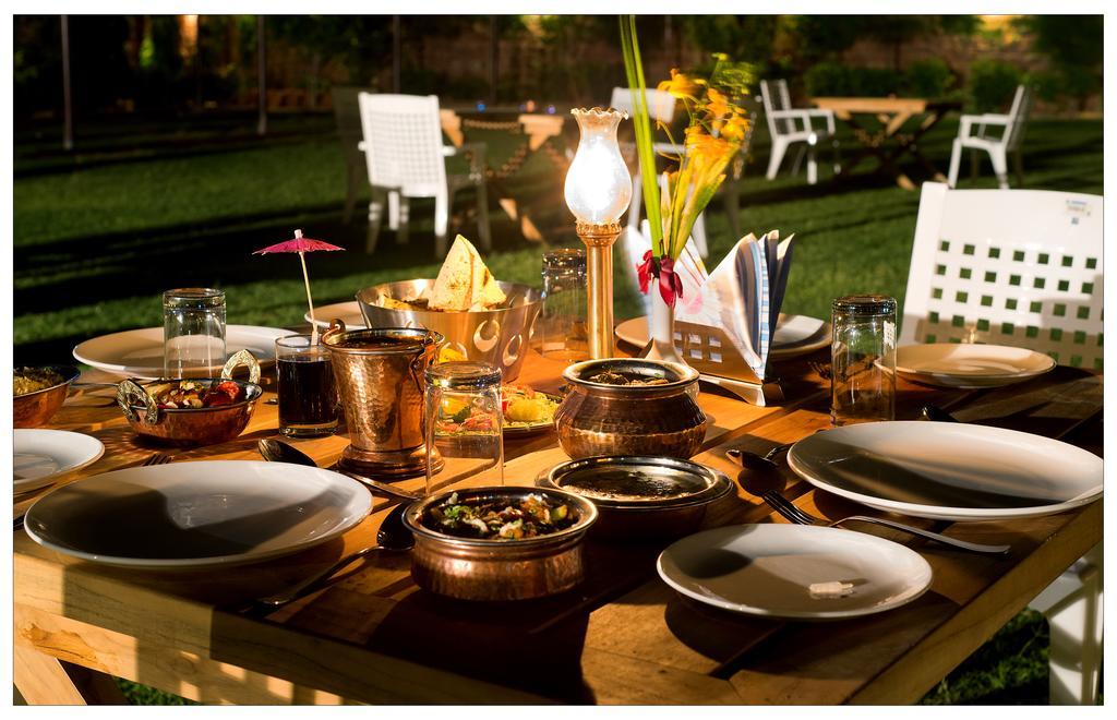 Hotel Garh Govind And 3*