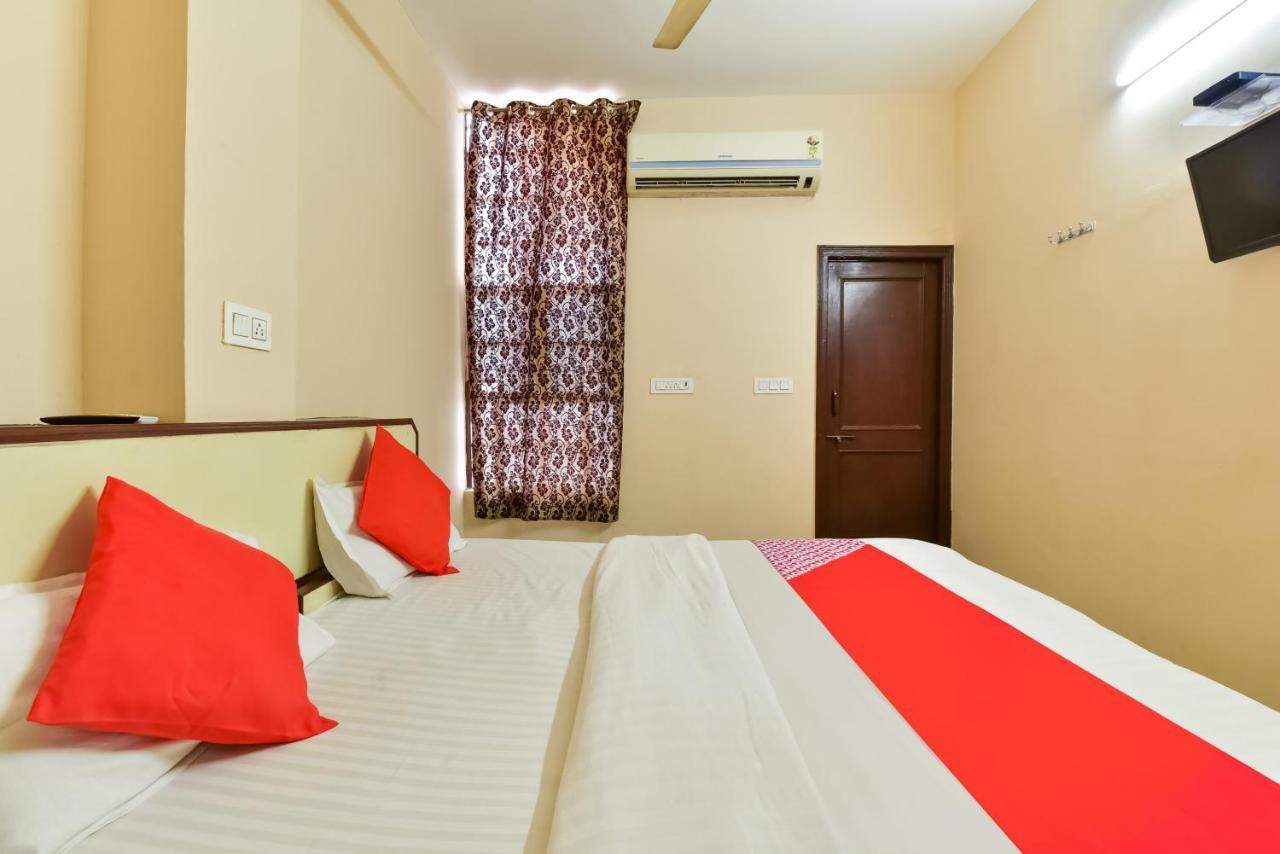 Oyo 72463 Sunder Palace 3*