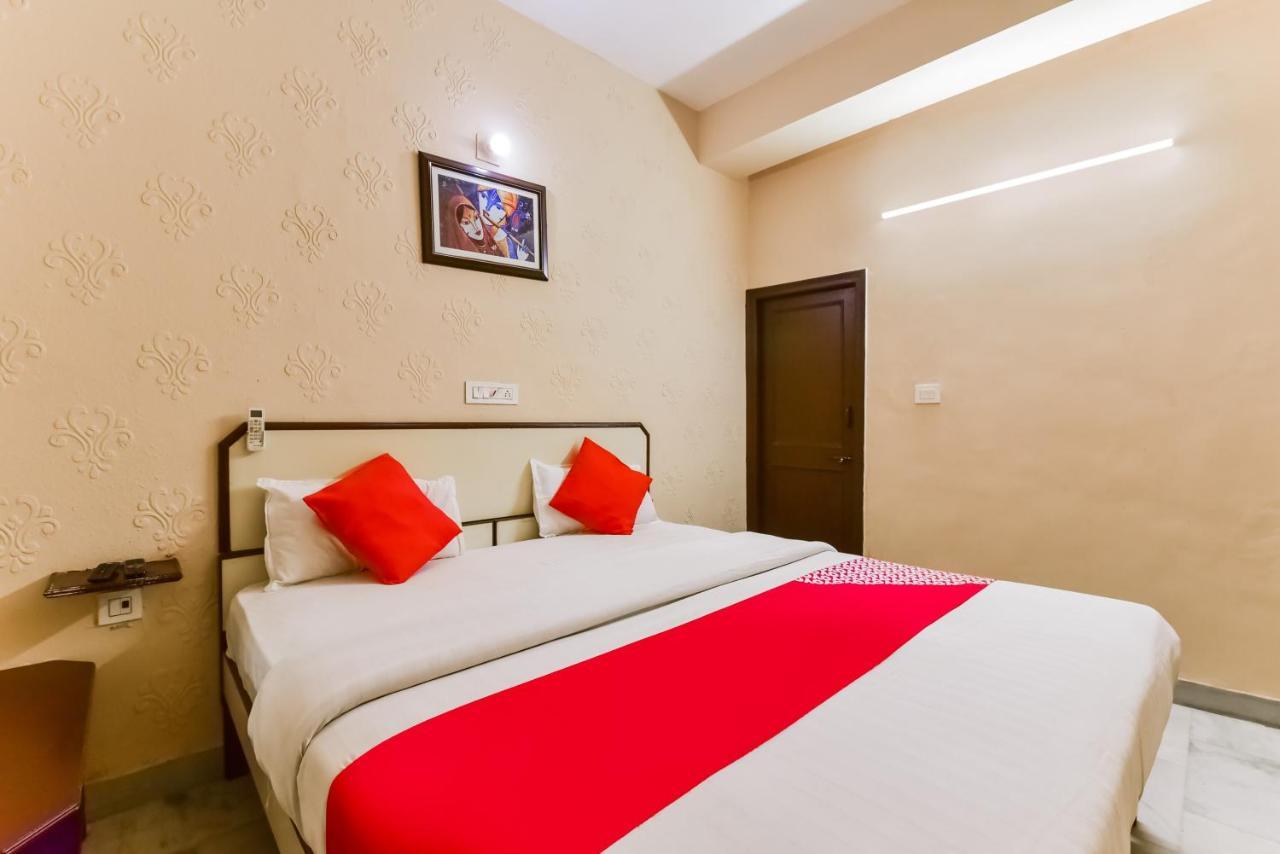 Oyo 72463 Sunder Palace 3*