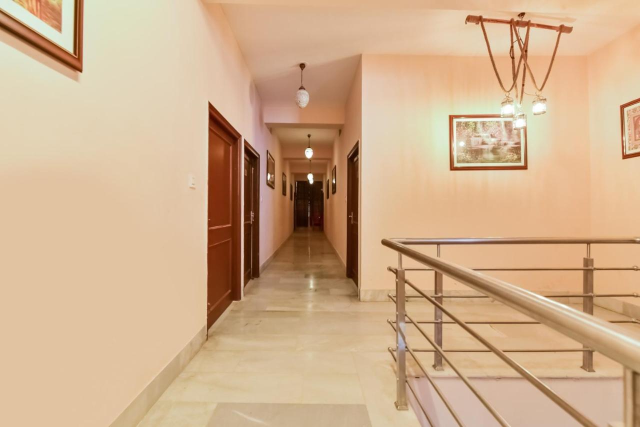 Oyo 72463 Sunder Palace 3*