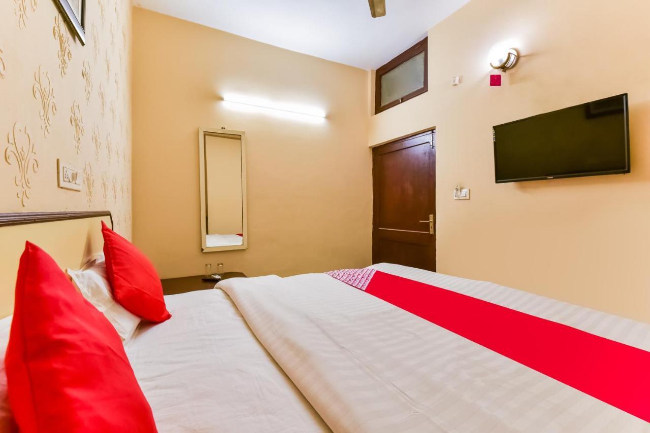 Oyo 72463 Sunder Palace