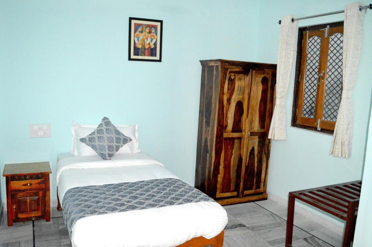 Hotelier Hosts - A Homestay *