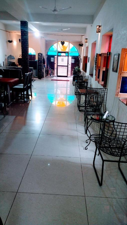 Rangbaari & Cafe *