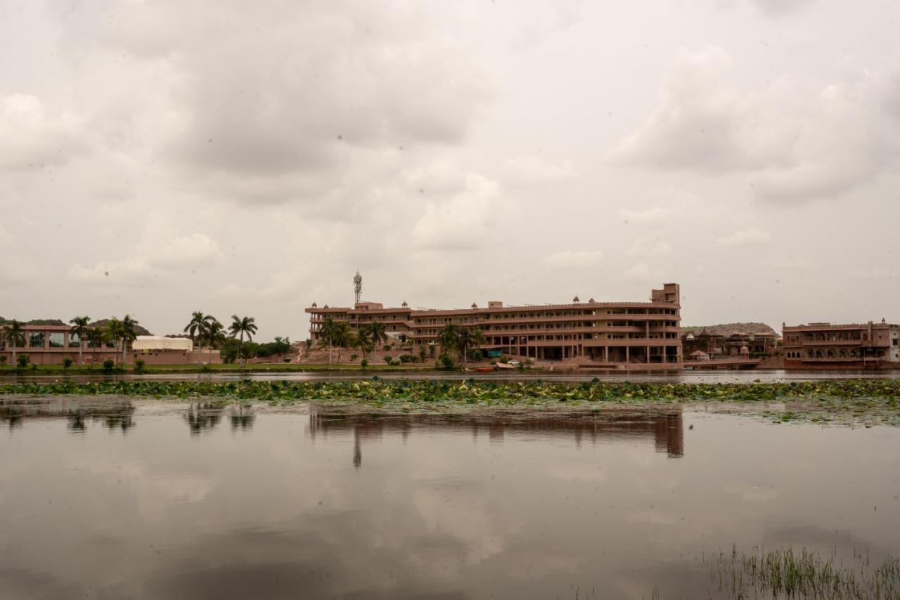 Lake View And Resort *
