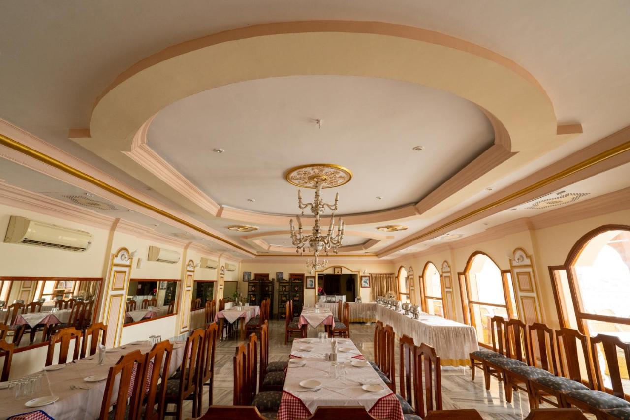 Resort Lake View And Jodhpur (Rajasthan)