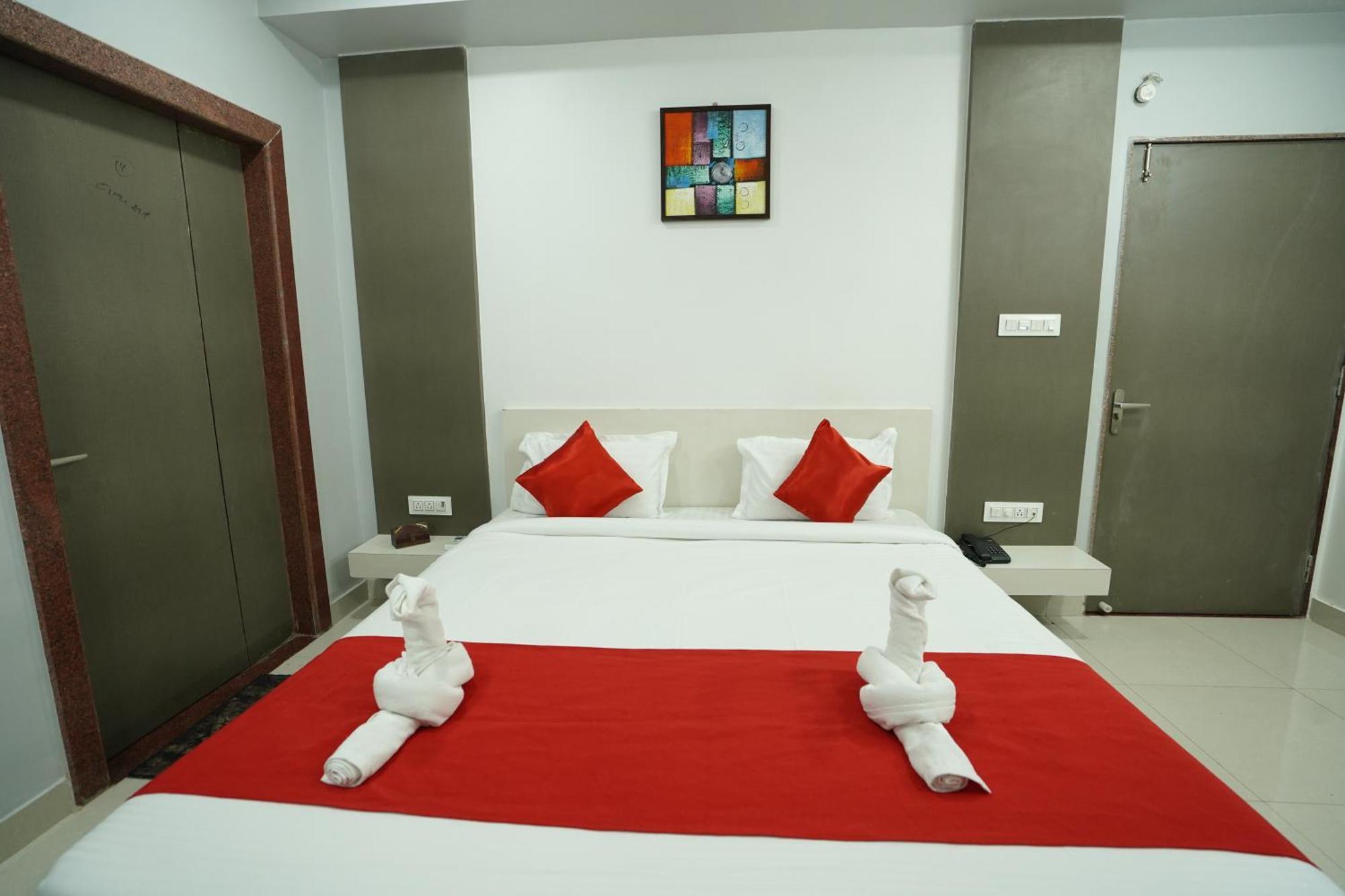 Silver Cloud Hotel 3*