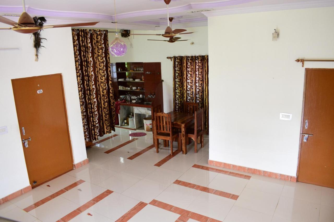 Villa Poonam Palace Near By Airport