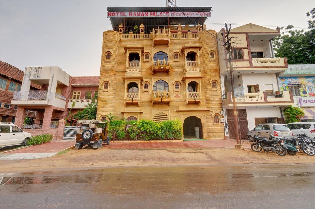 Raman Palace Hotel *