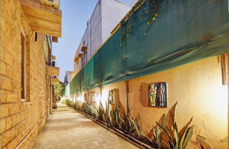 Sisodia & * Jodhpur (Rajasthan)