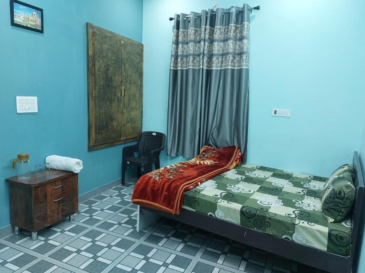 The Mehran Way Homestay Hotel *