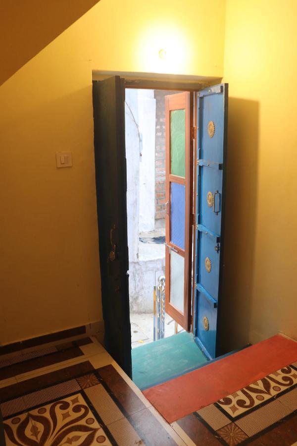 The Mehran Way Homestay Hotel *