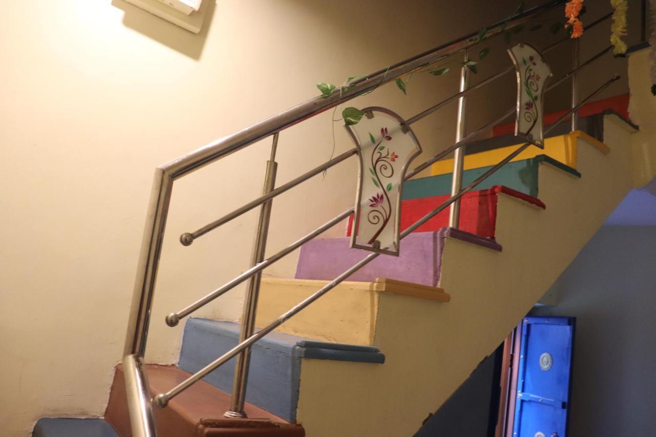 Hotel The Mehran Way Homestay *
