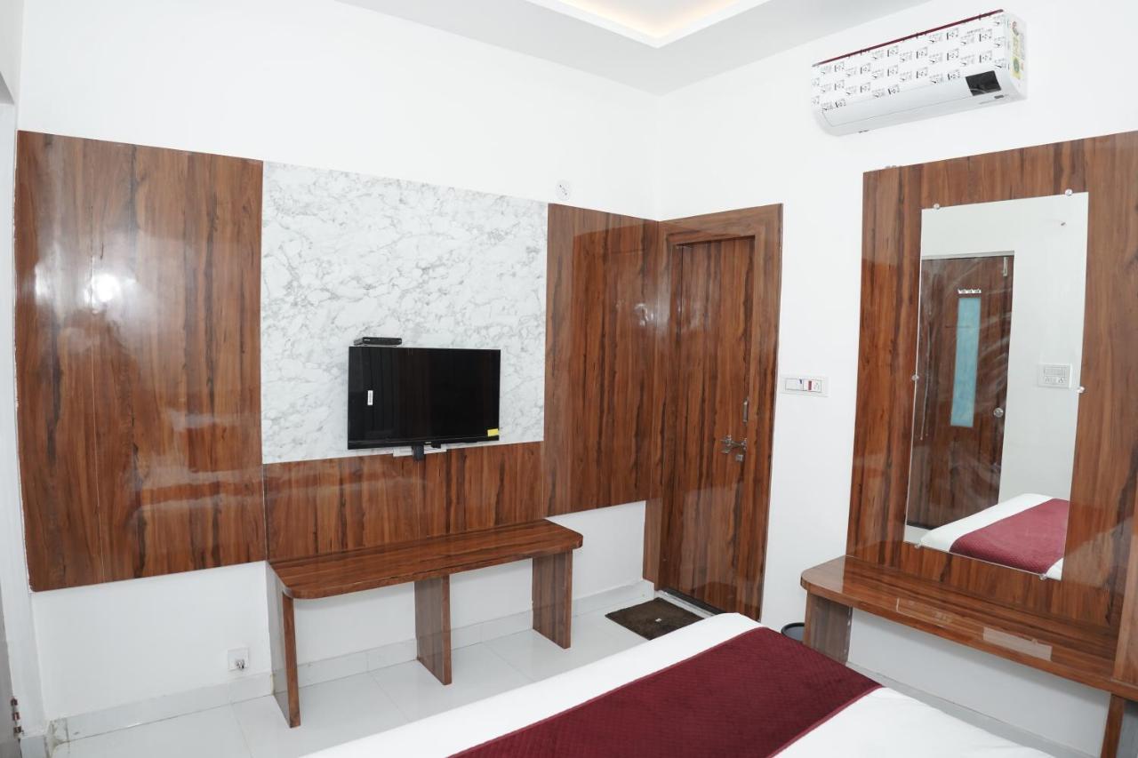 Shri Govindam Hotel *