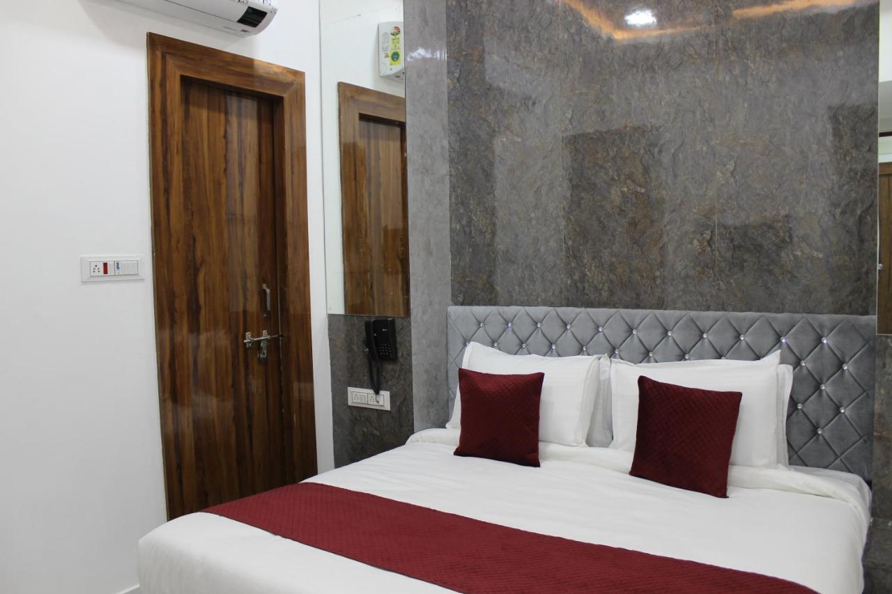 Shri Govindam Hotel