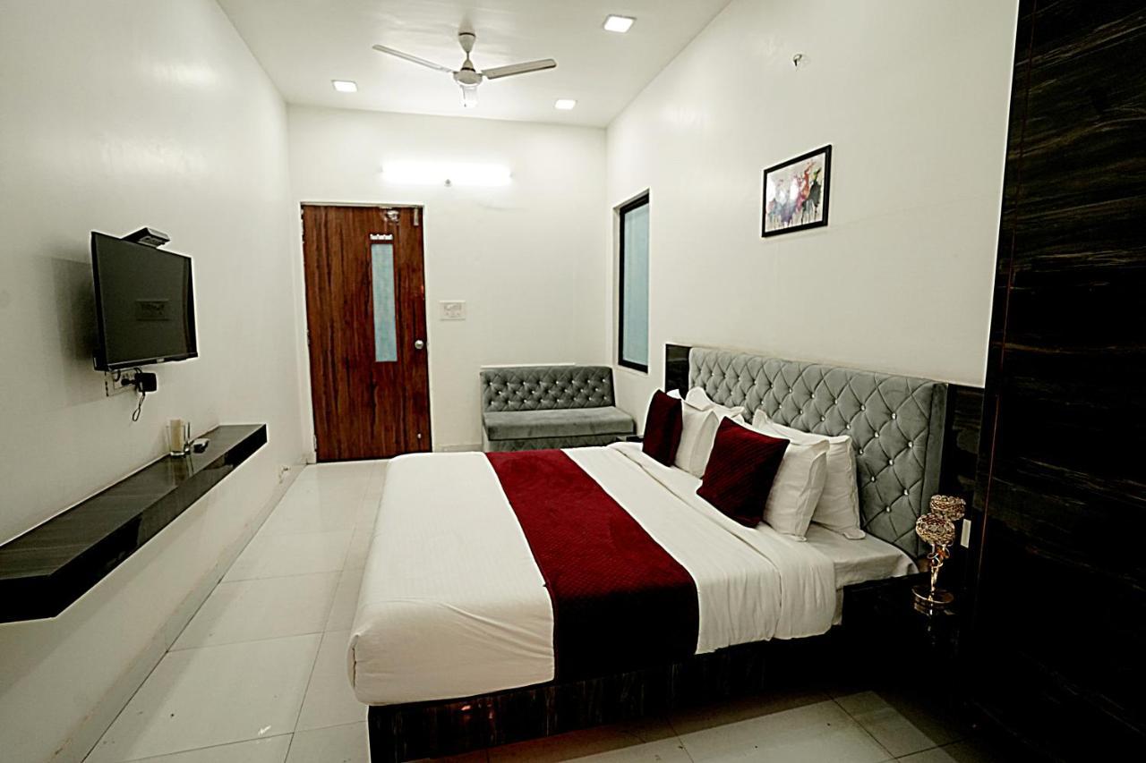 Shri Govindam Hotel