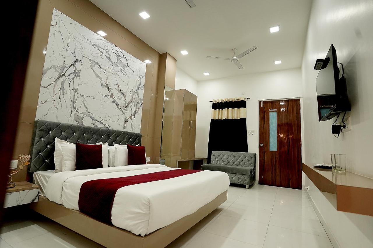 Shri Govindam Hotel *
