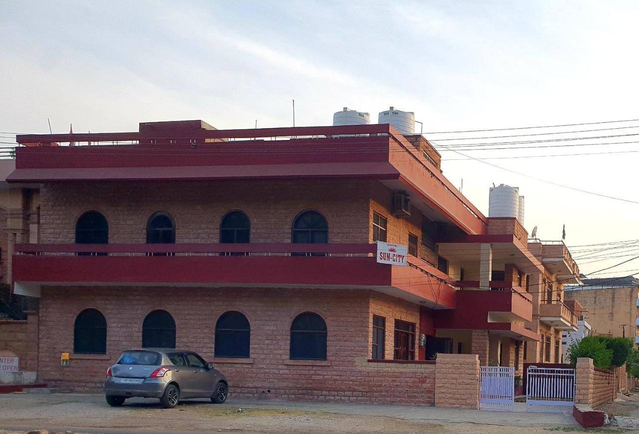 Gajender Niwas Sun A Boutique