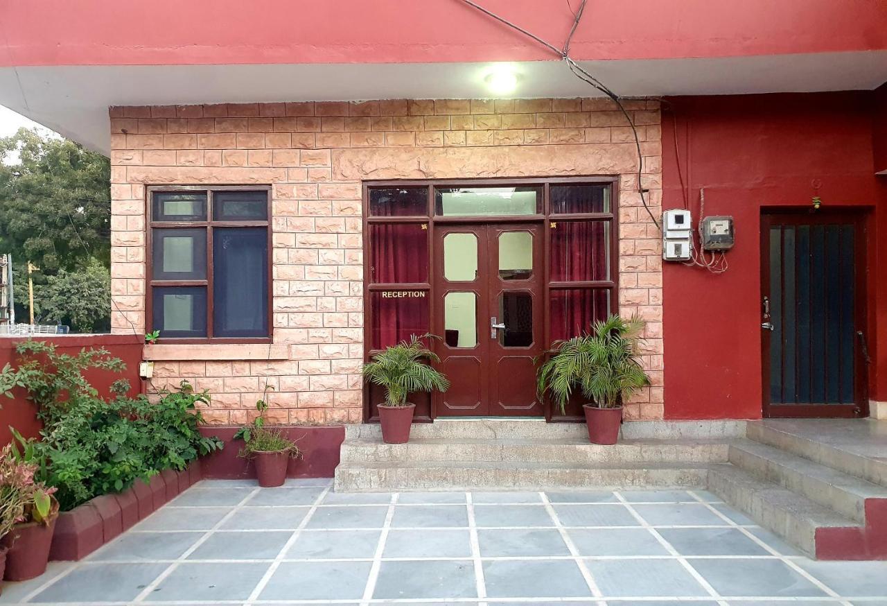 Gajender Niwas Sun A Boutique