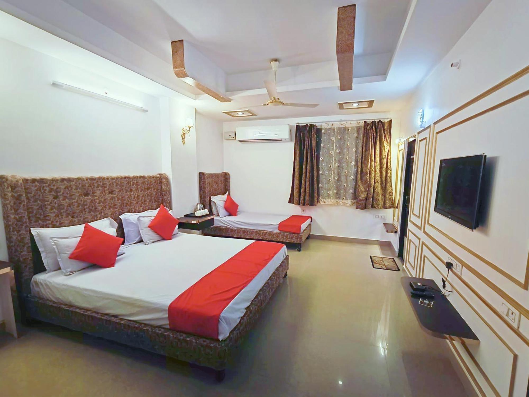 Omni Plaza Hotel 3*