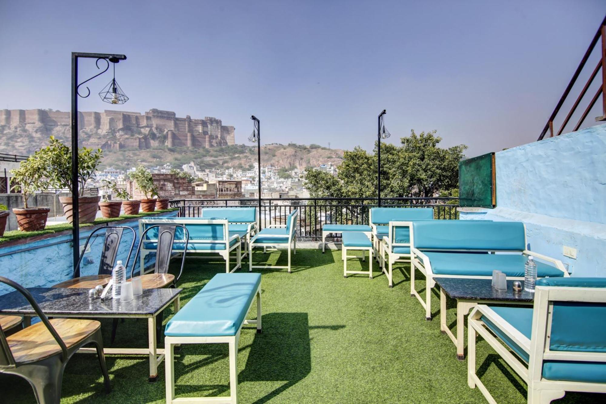The Club Hichki Hotel 3*