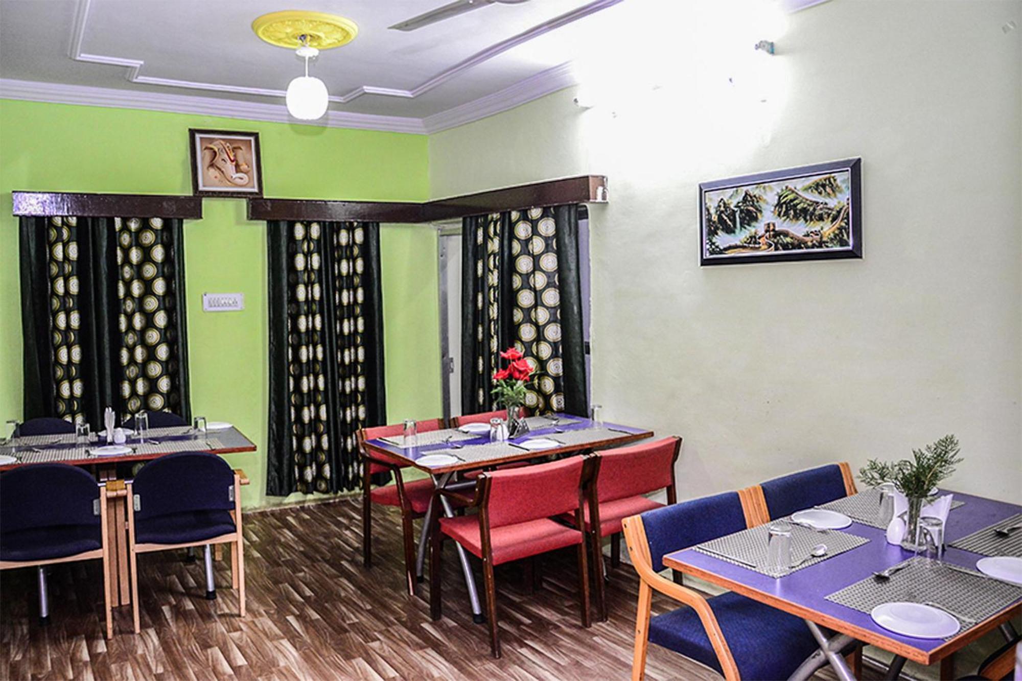 Collection O 4255 Day Night And Restaurant Hotel Jodhpur (Rajasthan)