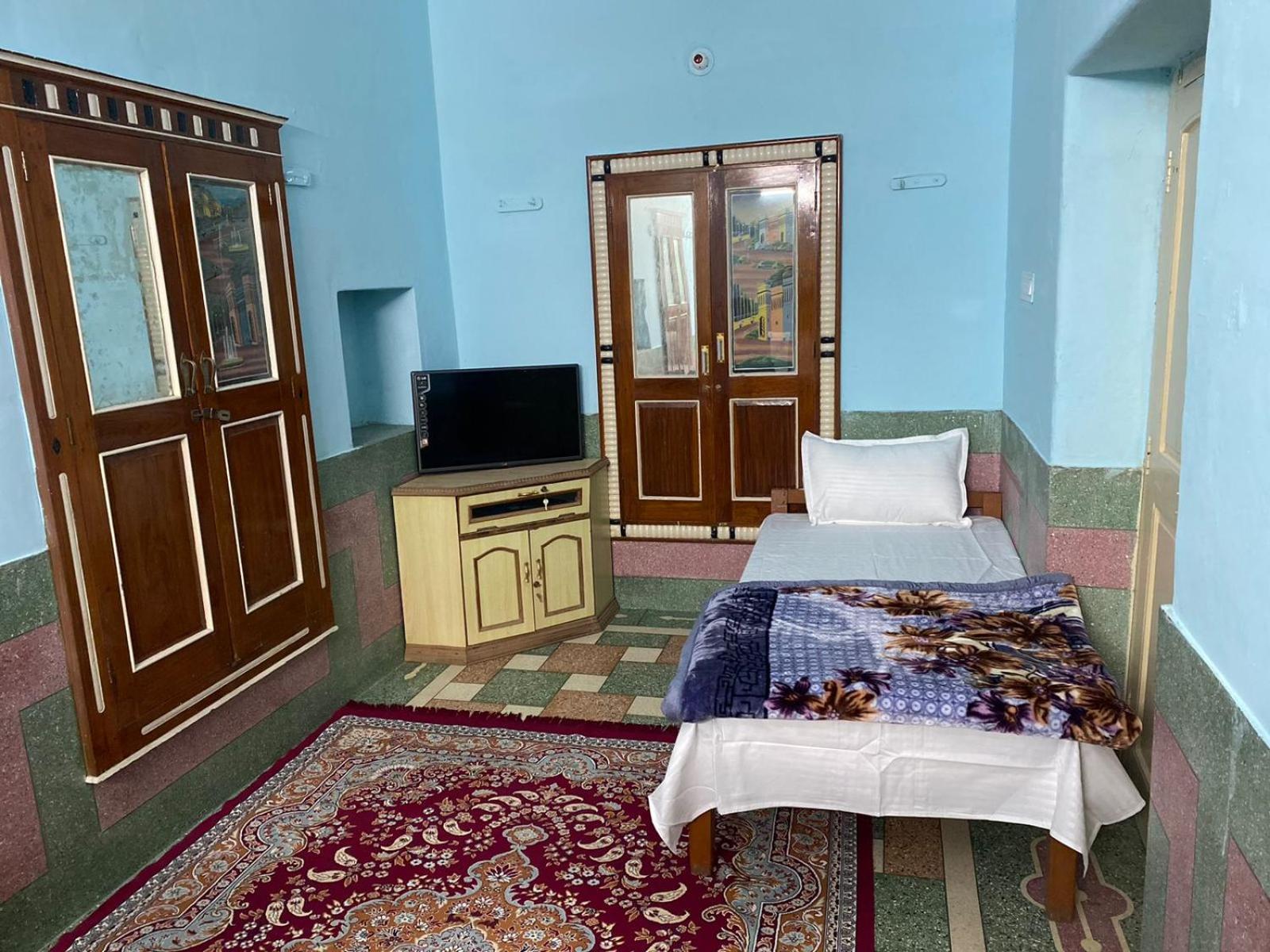 Zainul * Jodhpur (Rajasthan)