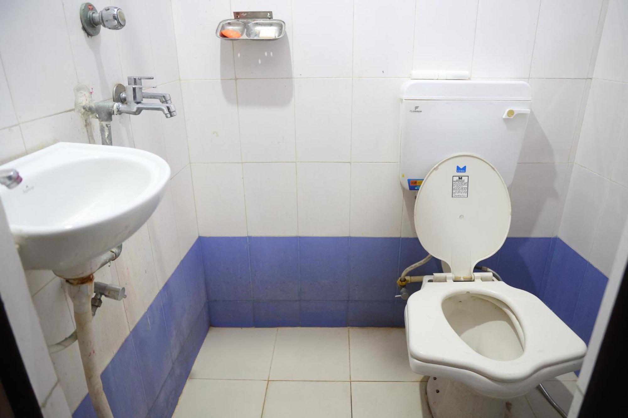 Hostel Santkripa Backpackers 400 Mtr From Railway Station *