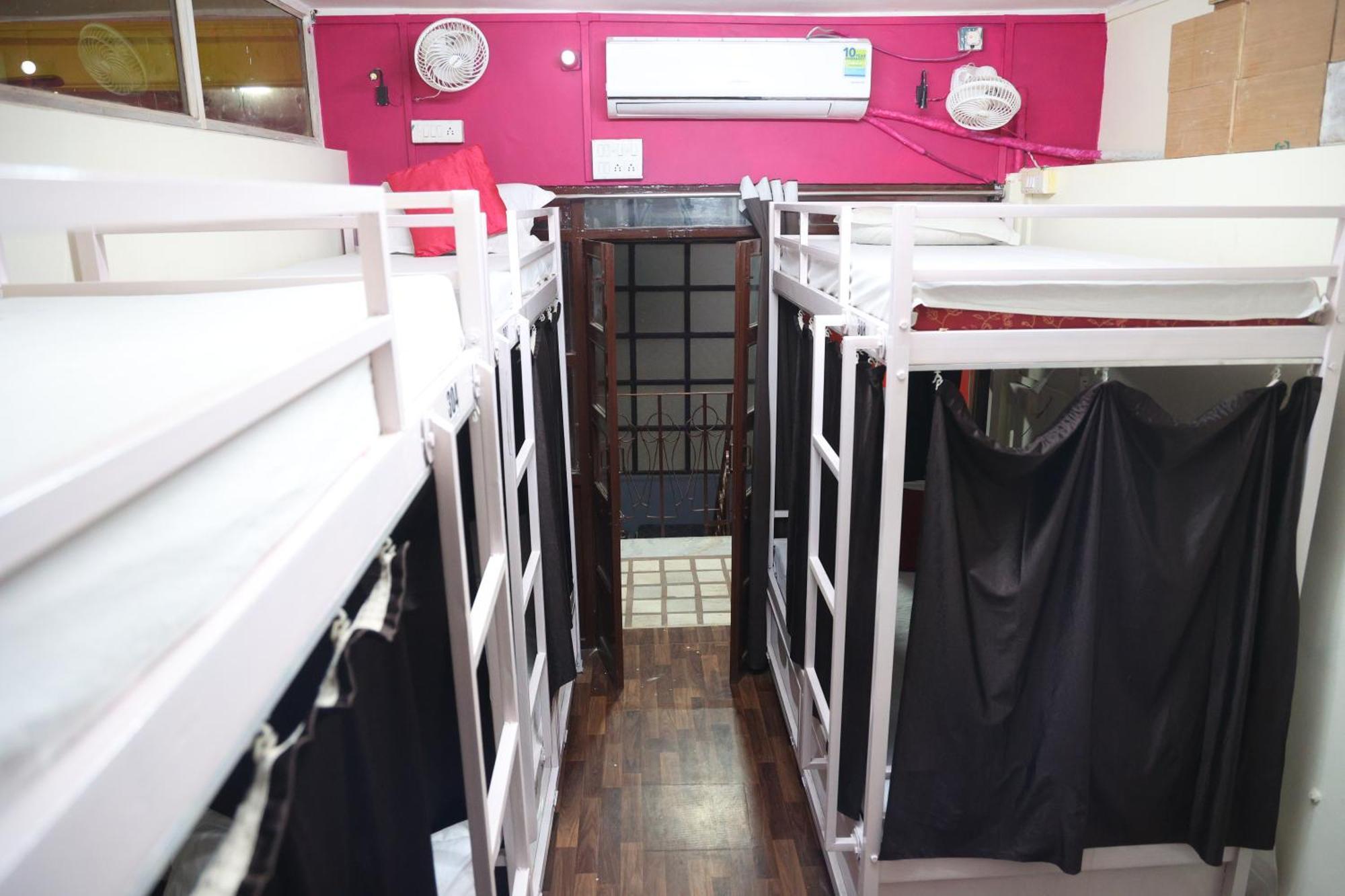 Hostel Santkripa Backpackers 400 Mtr From Railway Station