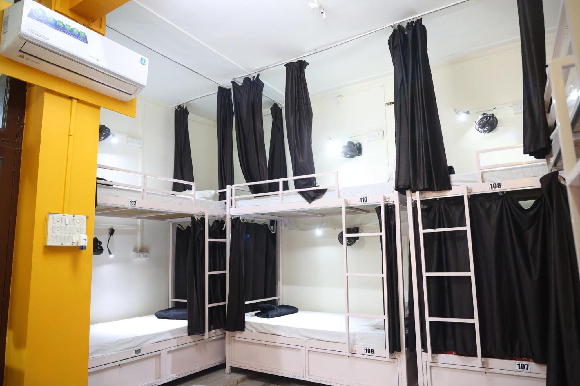 Santkripa Backpackers 400 Mtr From Railway Station Hostel