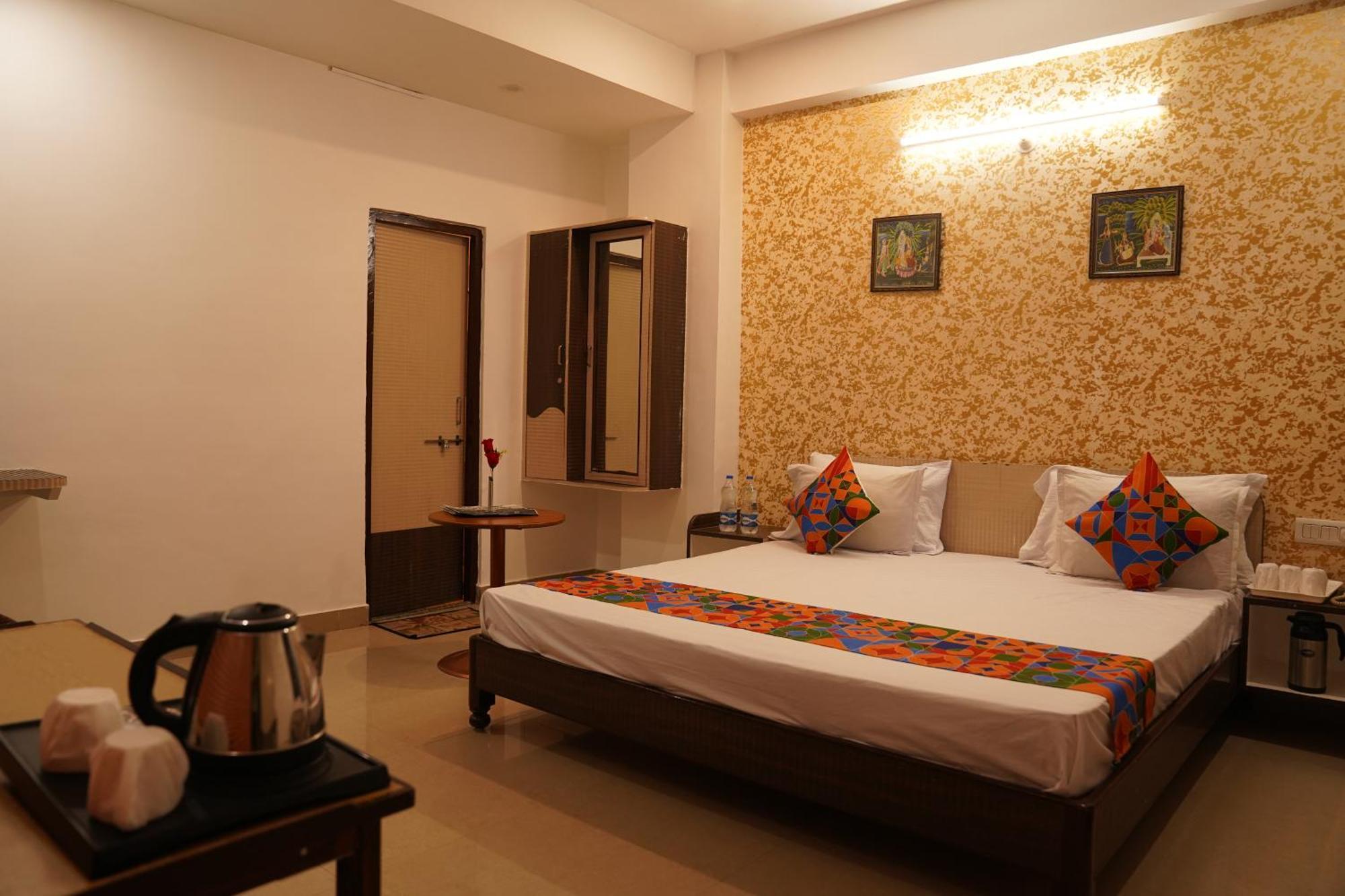Omni Plaza 3*