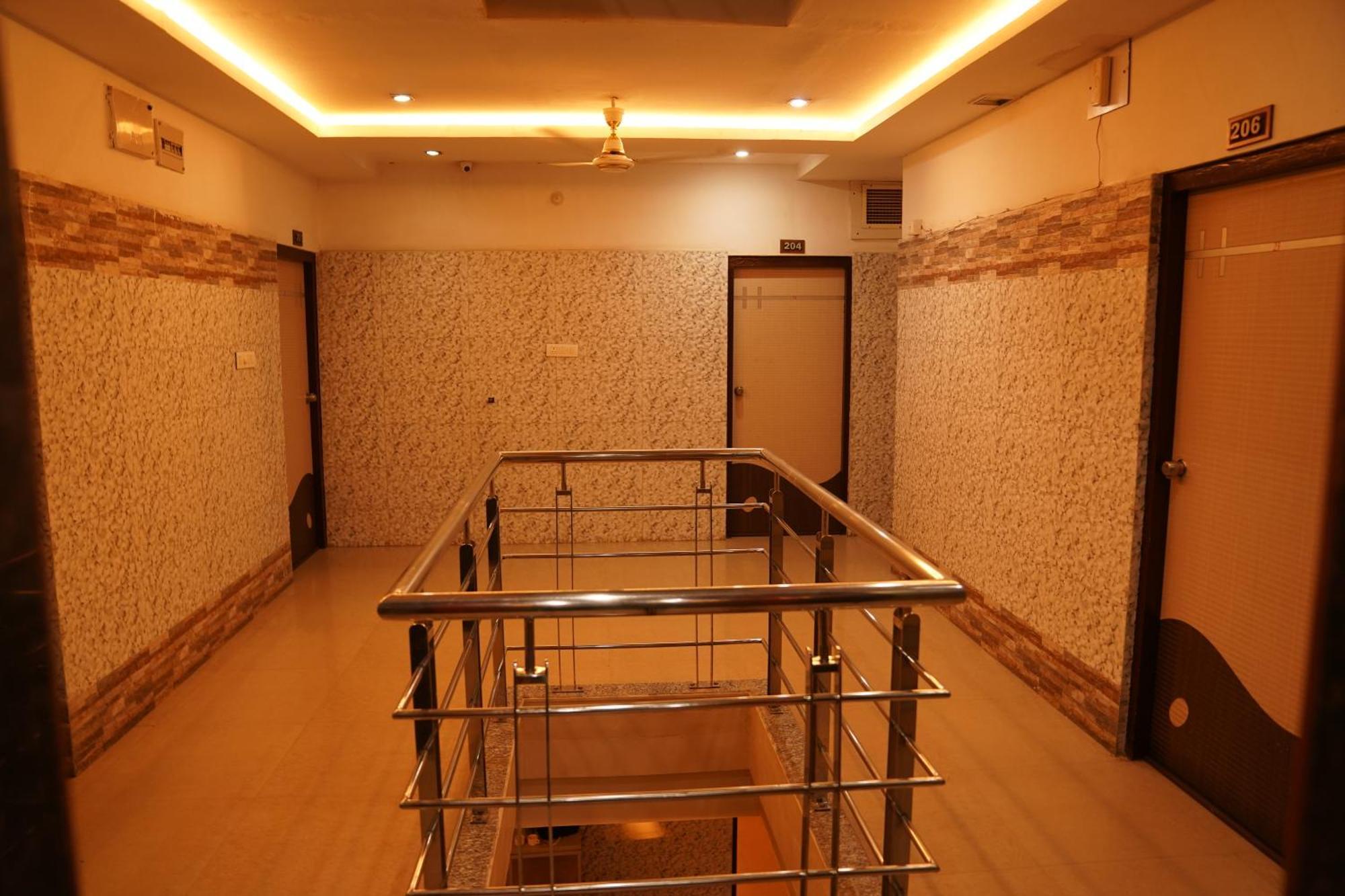 Hotel Omni Plaza 3*