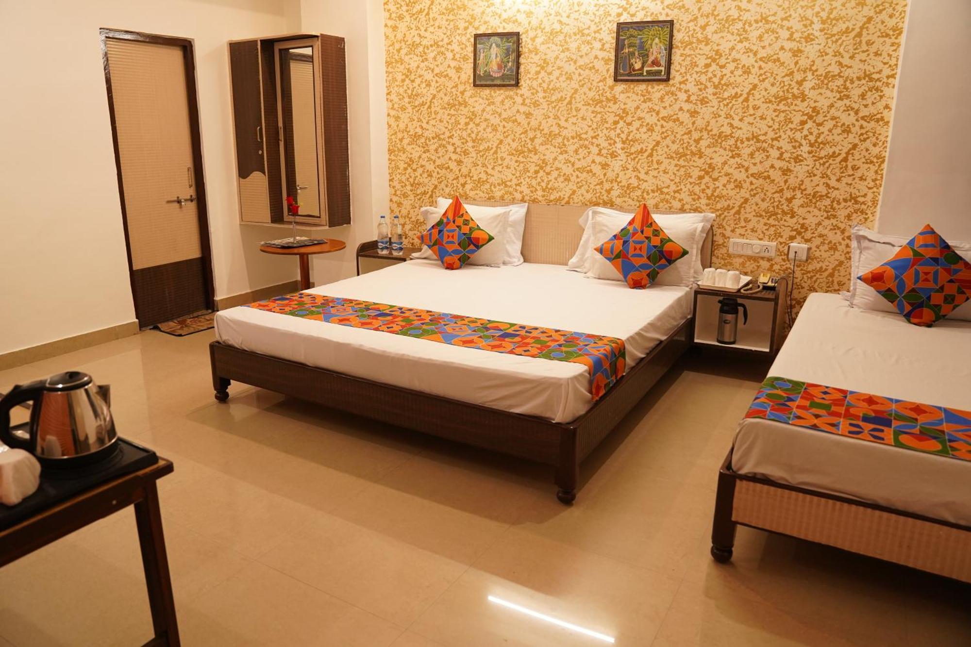 Omni Plaza Hotel 3*