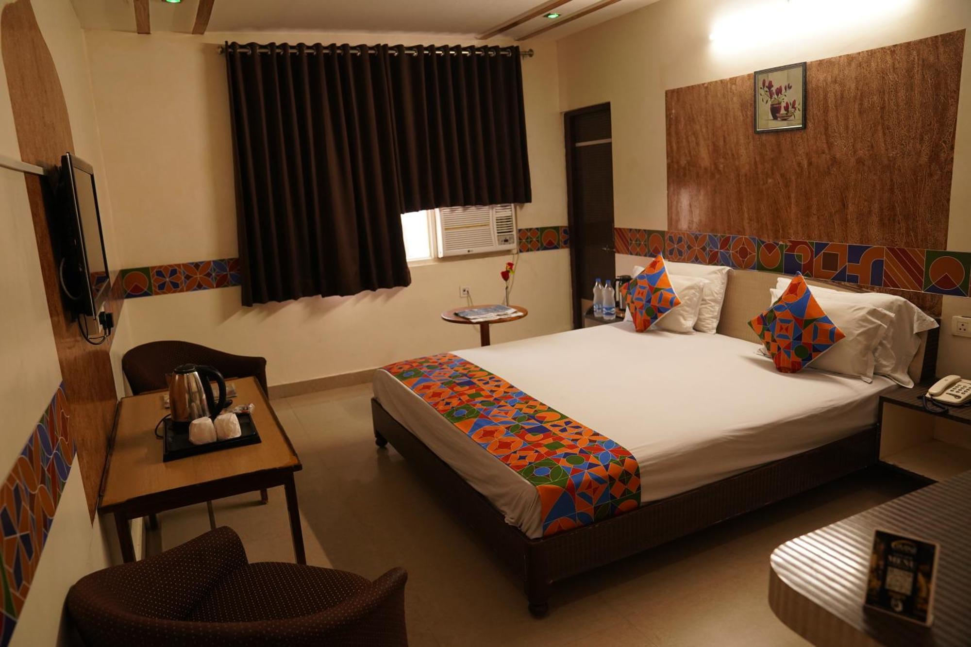 Omni Plaza 3*