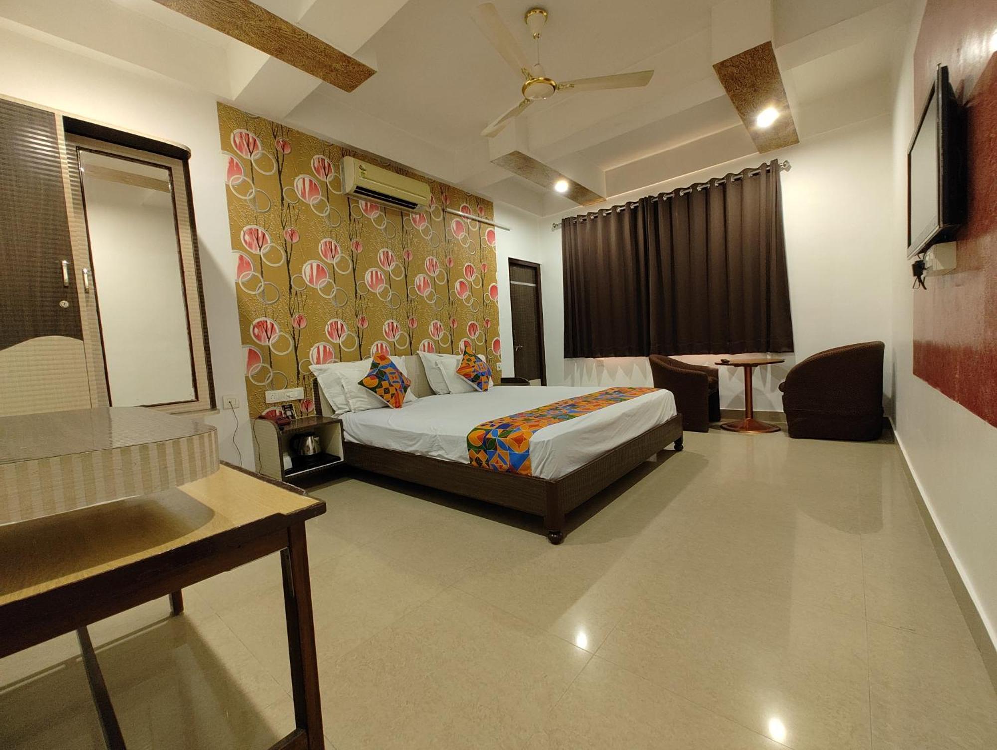 Hotel Omni Plaza 3*