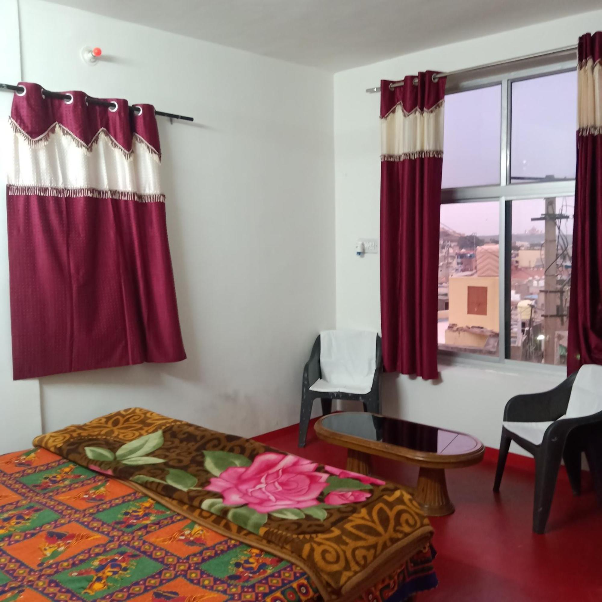 Ugs Guest house *