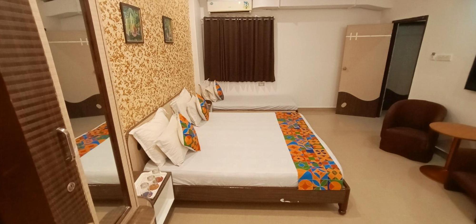 Omni Plaza Hotel 3*