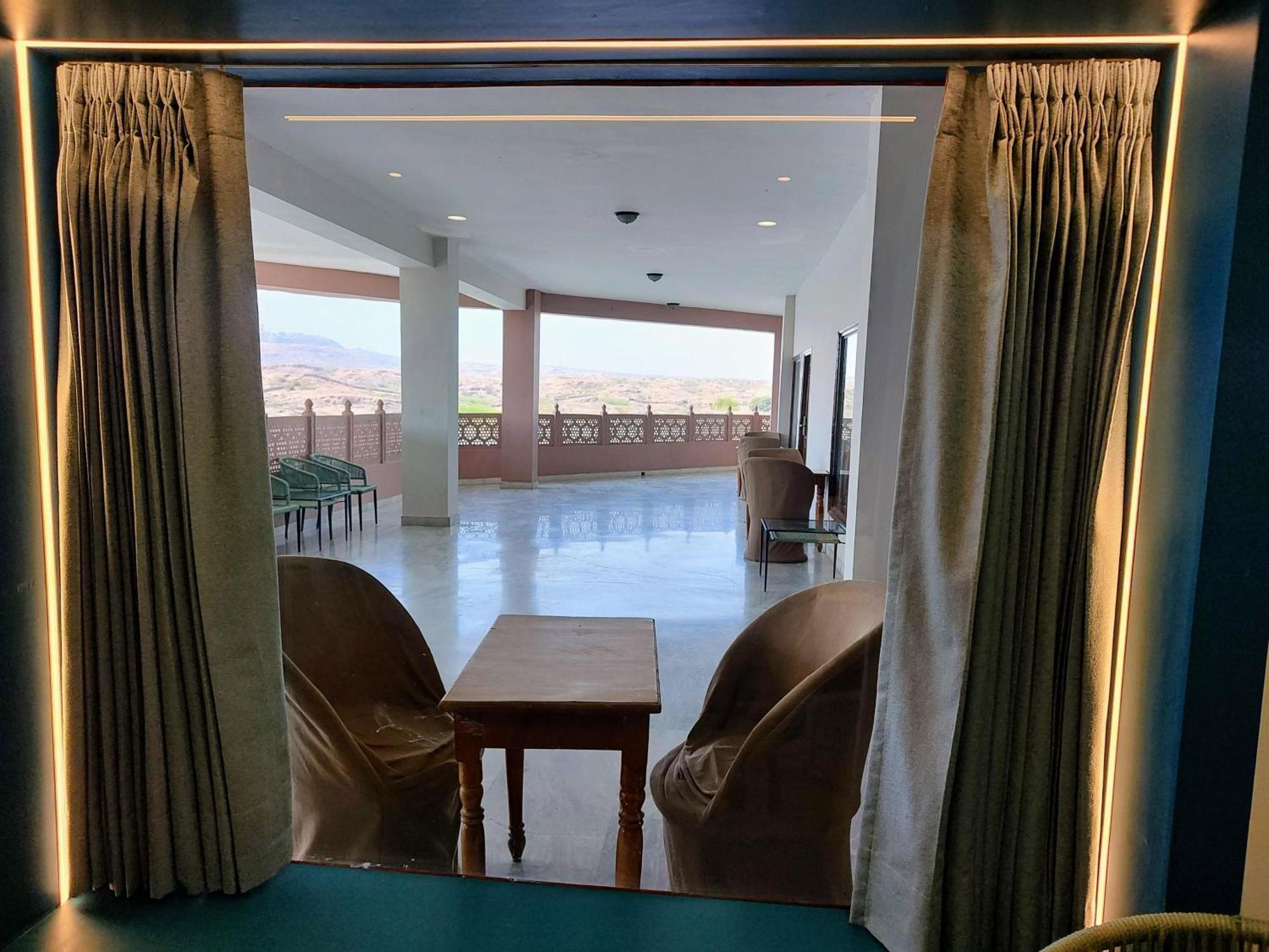 Resort Lake View And Jodhpur (Rajasthan)