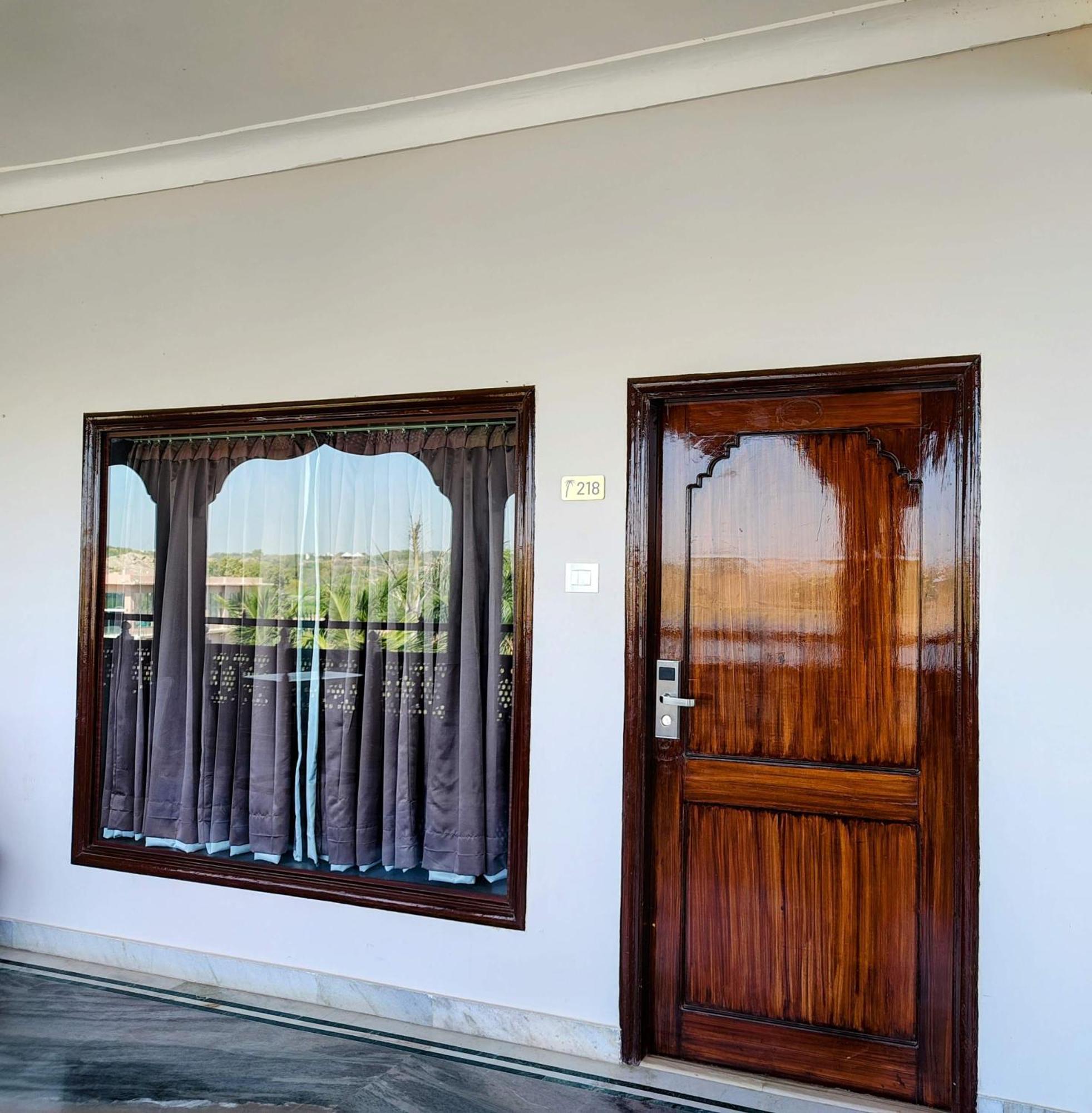 Resort Lake View And Jodhpur (Rajasthan)