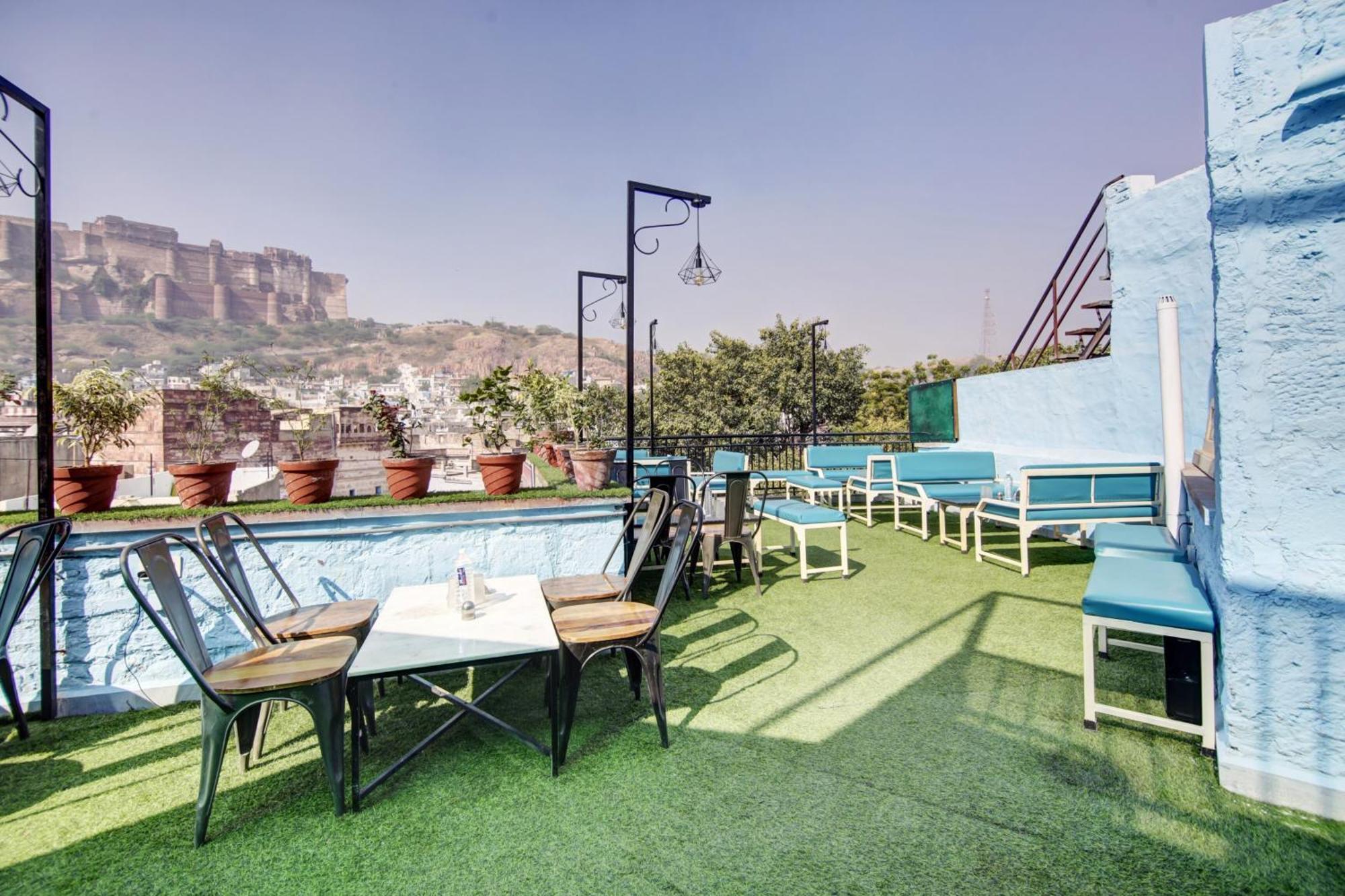 The Club Hichki Hotel 3*