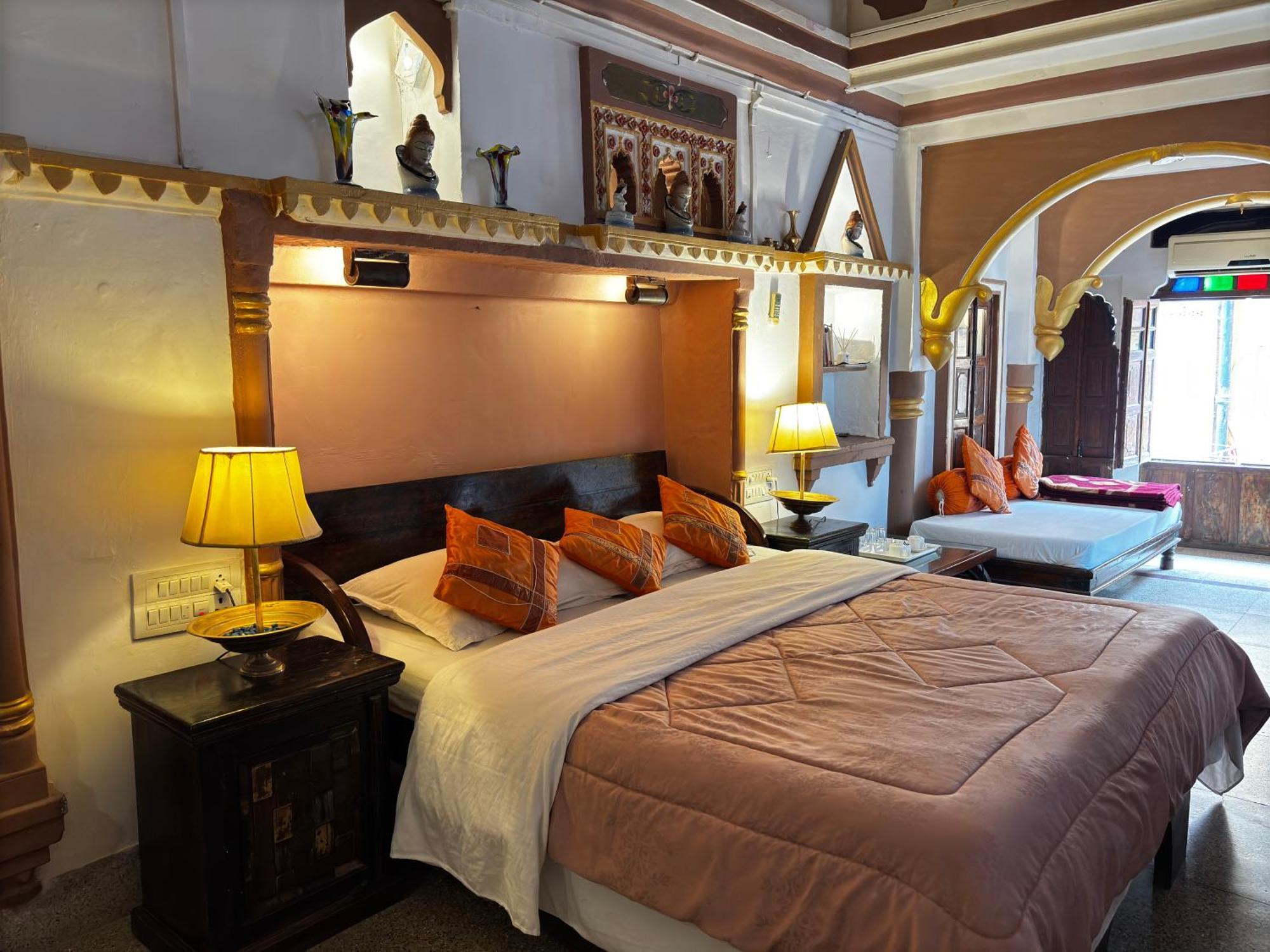 Shahi Guest house