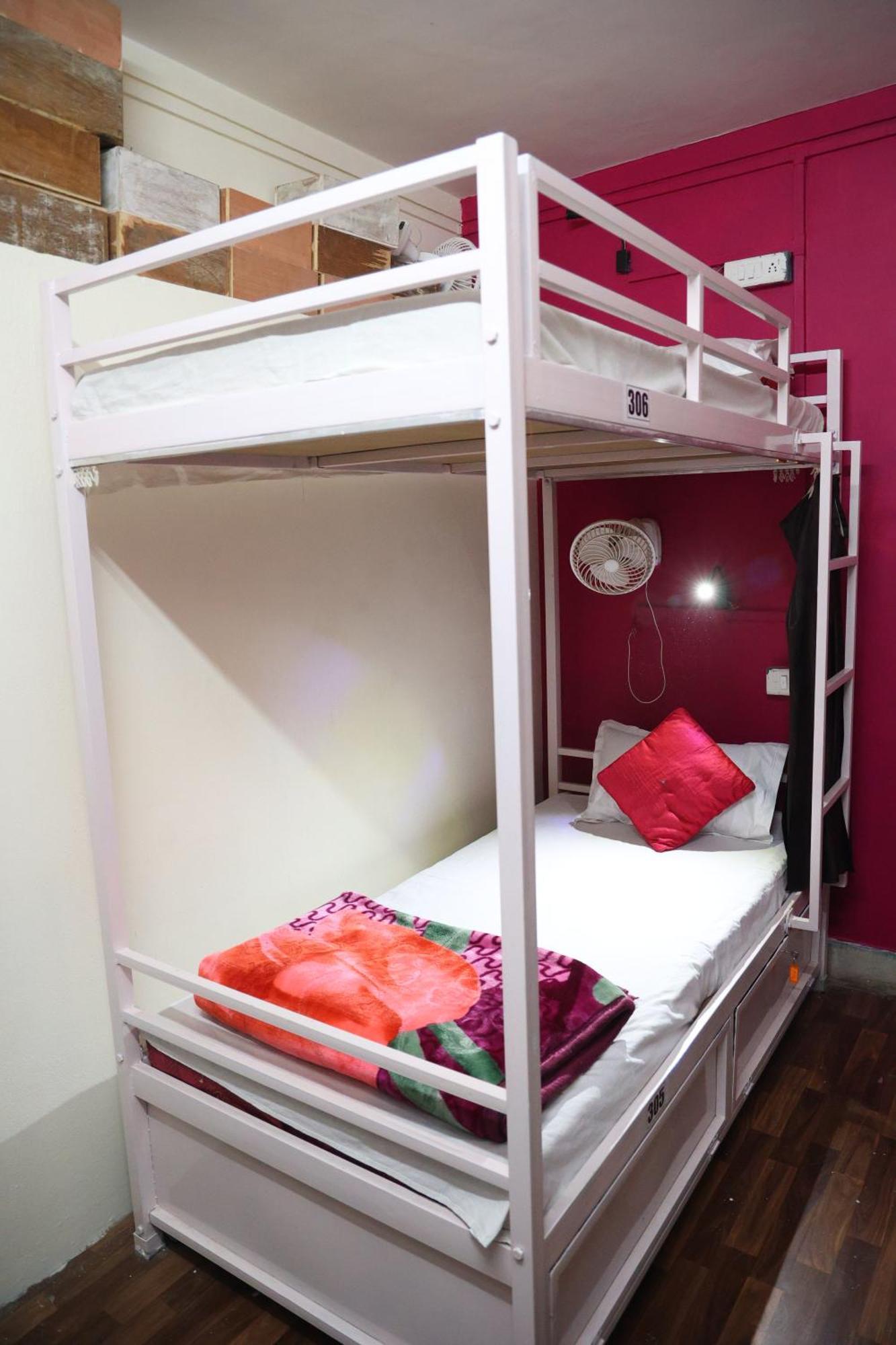 Santkripa Backpackers 400 Mtr From Railway Station Hostel