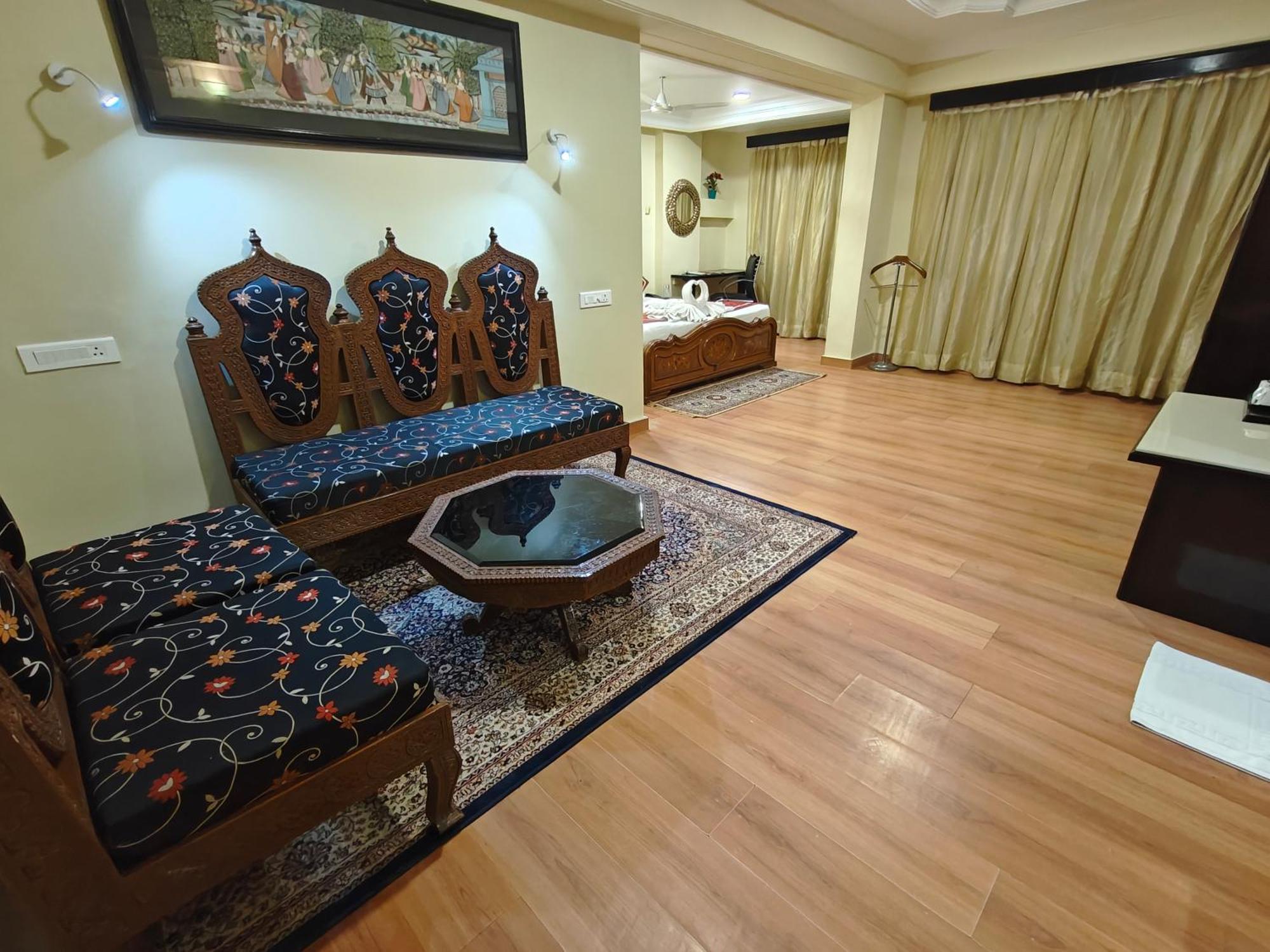 Chandra Hotel