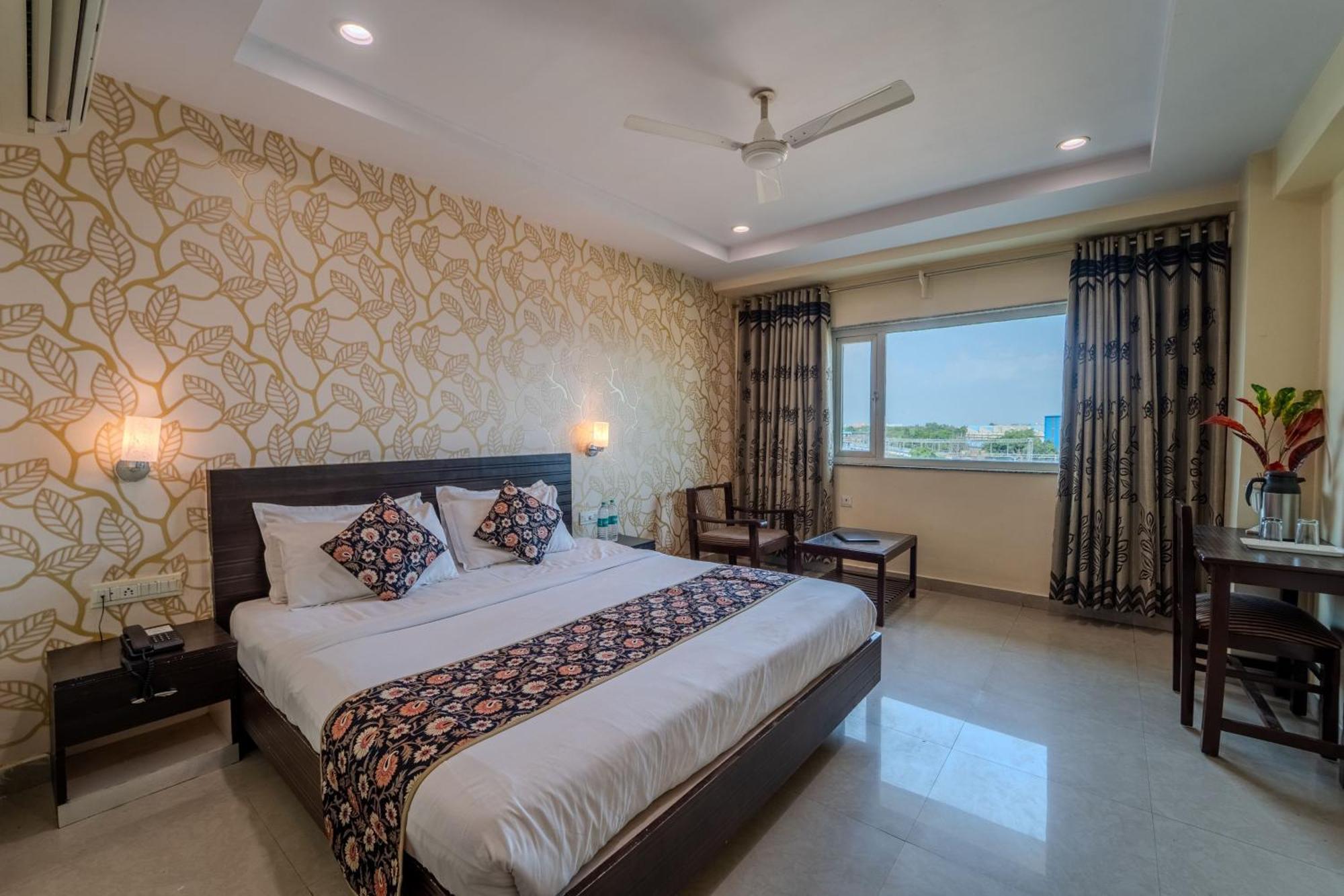 Square By Keymagics Hotel 3*
